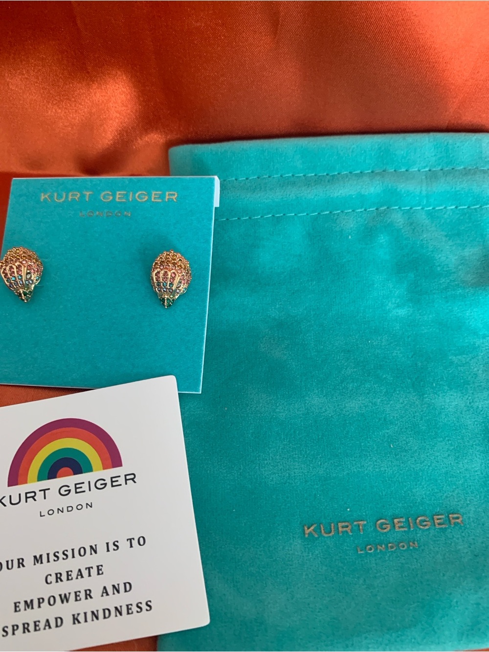 Kurt Geiger Kids Gold-Tone Multicolor Crystal Heart Studs - Picture 4 of 6